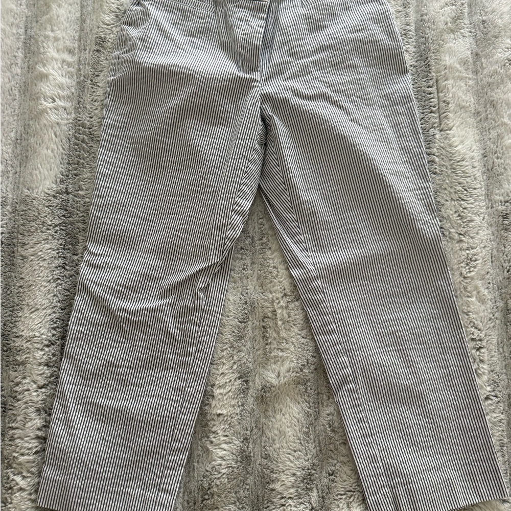 Ann Taylor Black & White Seersucker Capris